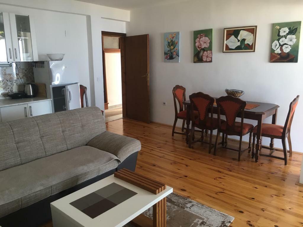 Apartment Luna Ulcinj Bagian luar foto